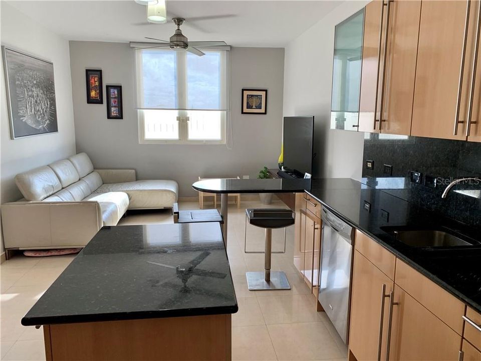 Vendido Recientemente: $375,000 (3 camas, 2 baños, 1835 Pies cuadrados)