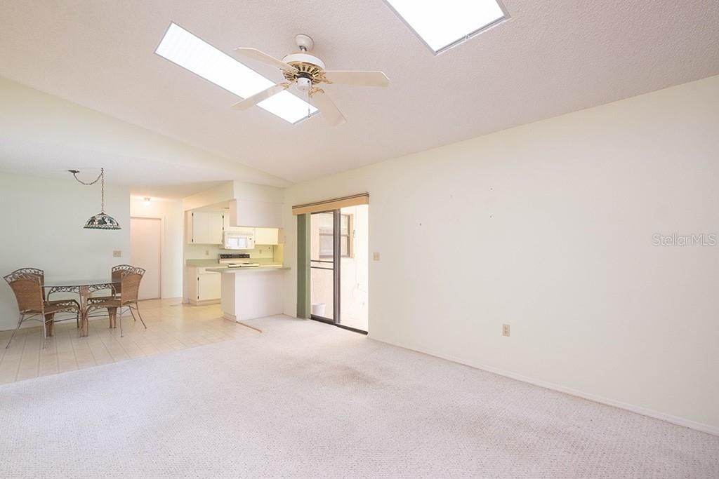 Recently Sold: $345,000 (3 beds, 2 baths, 1638 Square Feet)