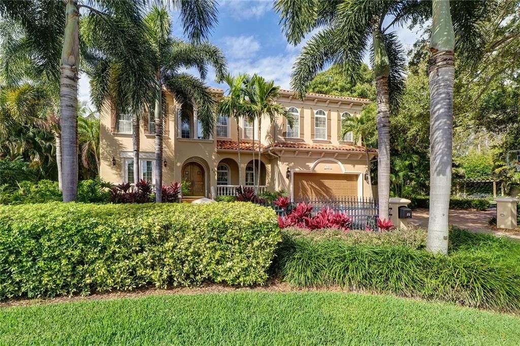 Recently Sold: $2,250,000 (4 beds, 5 baths, 5115 Square Feet)