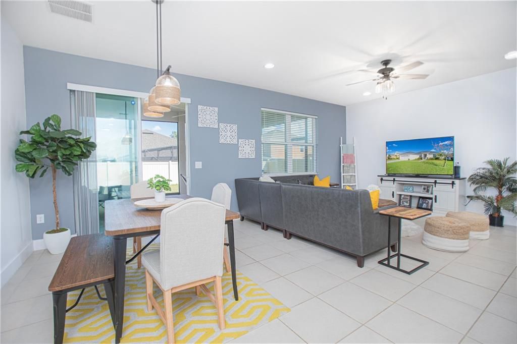Recently Sold: $300,000 (3 beds, 2 baths, 1712 Square Feet)