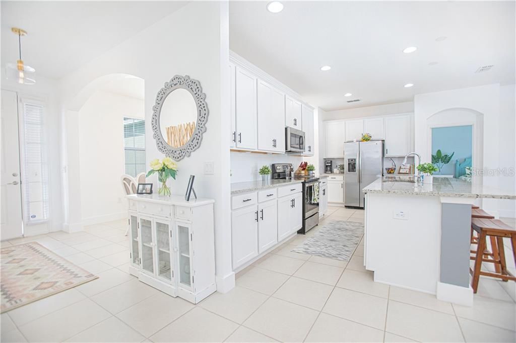 Recently Sold: $300,000 (3 beds, 2 baths, 1712 Square Feet)