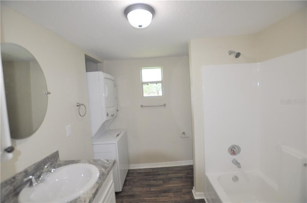 Recently Sold: $134,900 (2 beds, 1 baths, 704 Square Feet)
