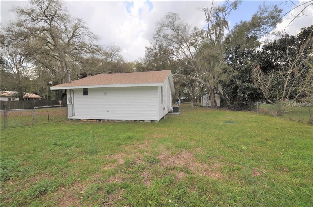 Recently Sold: $134,900 (2 beds, 1 baths, 704 Square Feet)