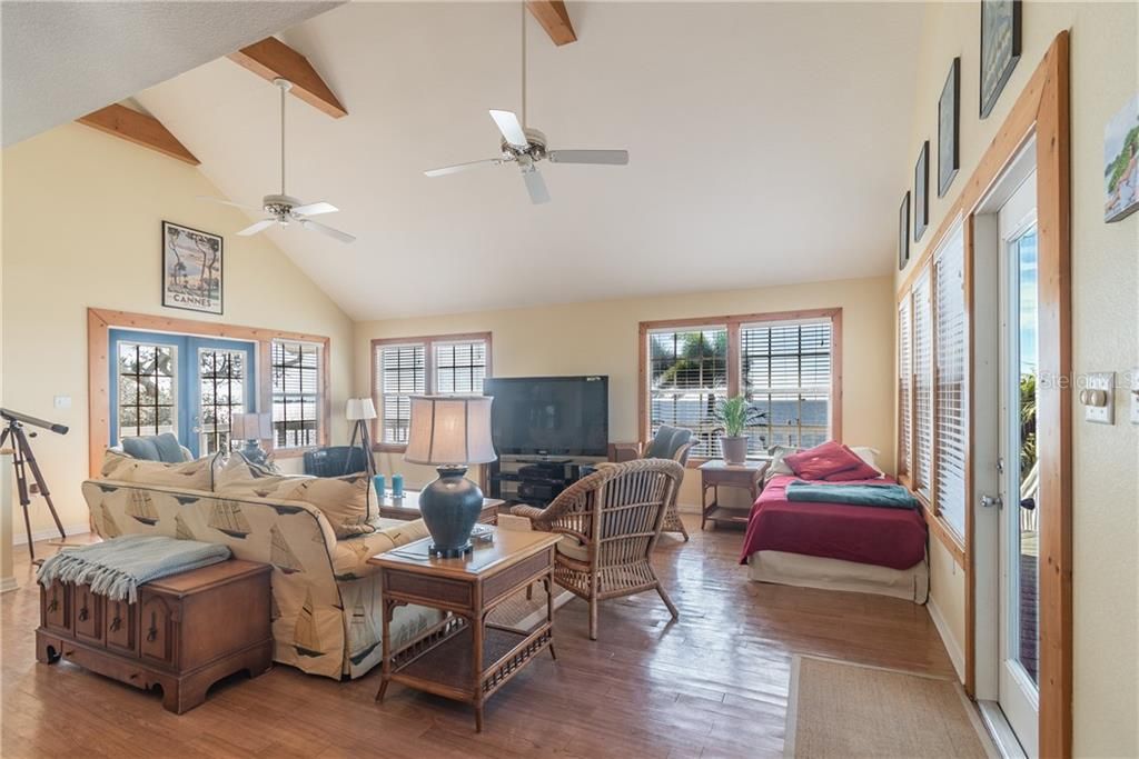 Recently Sold: $1,400,000 (3 beds, 2 baths, 2283 Square Feet)
