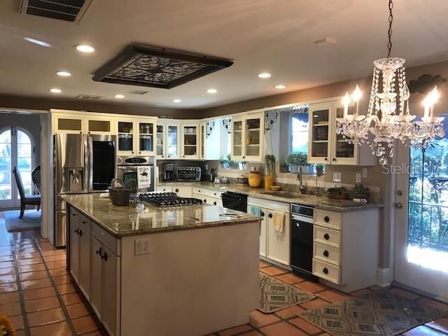 Recently Sold: $575,000 (3 beds, 2 baths, 3294 Square Feet)