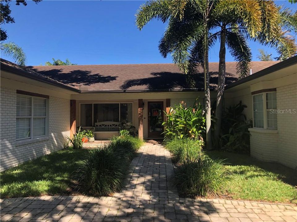 Recently Sold: $975,000 (4 beds, 3 baths, 3184 Square Feet)