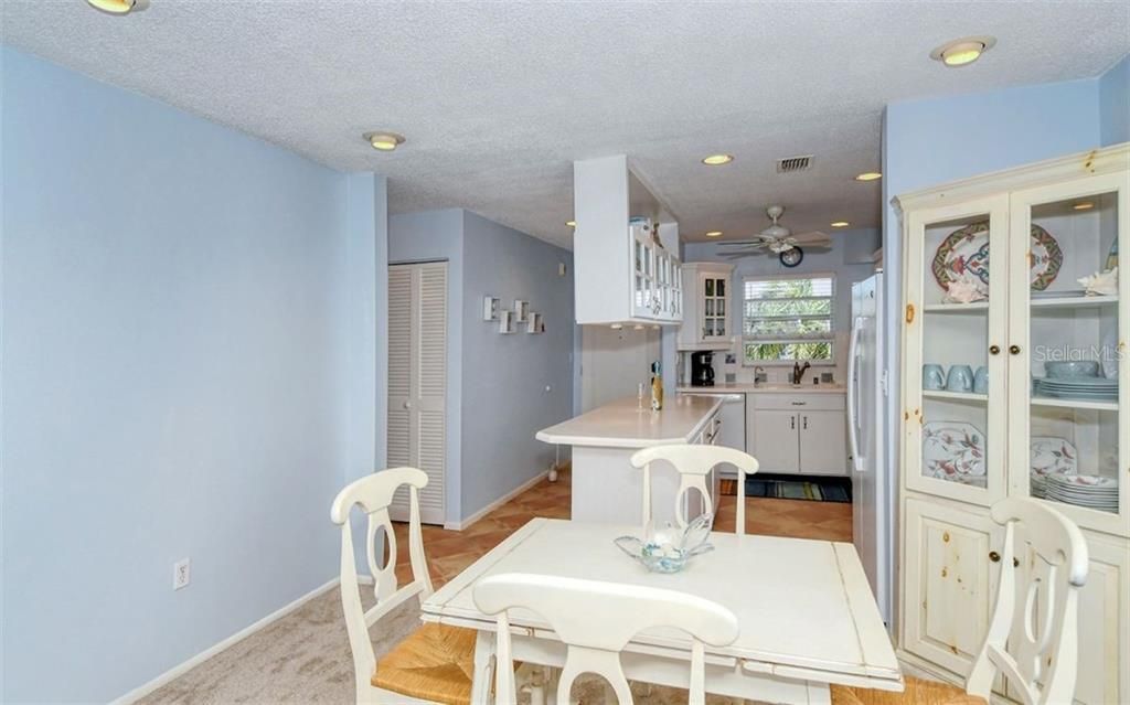 Recently Sold: $379,900 (2 beds, 2 baths, 1122 Square Feet)