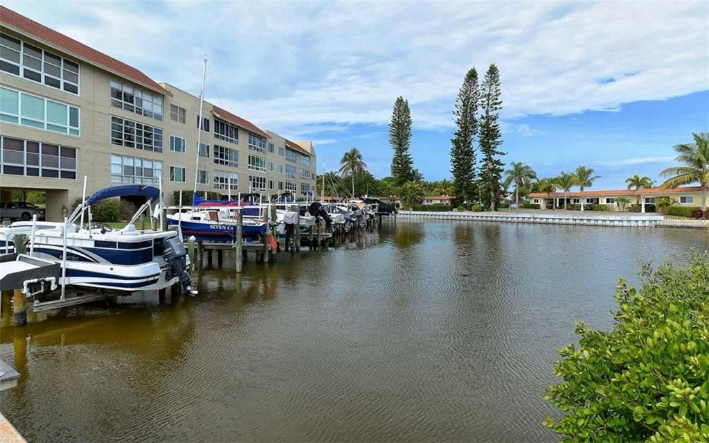Recently Sold: $575,000 (2 beds, 2 baths, 1312 Square Feet)