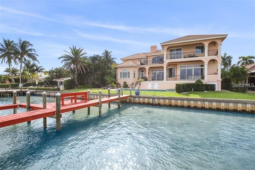 Recently Sold: $5,499,000 (5 beds, 4 baths, 5400 Square Feet)