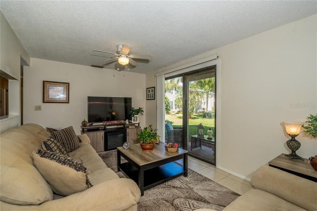 Recently Sold: $150,000 (2 beds, 2 baths, 915 Square Feet)