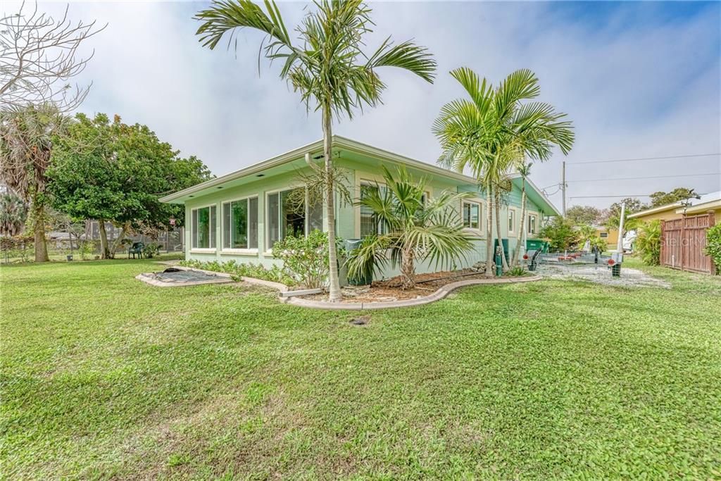 Recently Sold: $429,900 (3 beds, 2 baths, 1701 Square Feet)