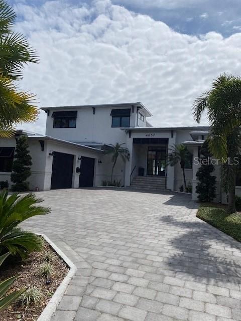 Recently Sold: $3,600,000 (5 beds, 4 baths, 4848 Square Feet)