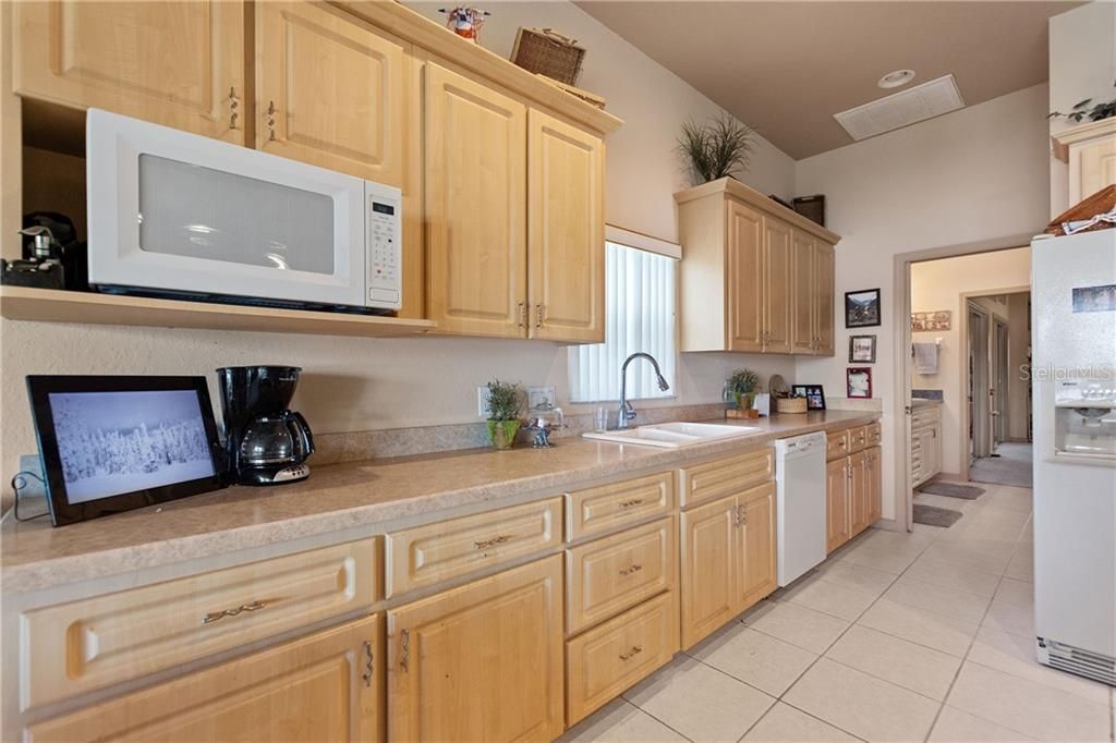 Recently Sold: $350,000 (2 beds, 1 baths, 1103 Square Feet)