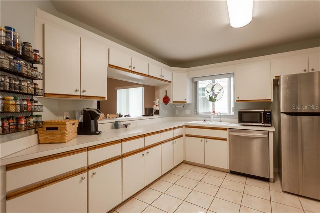 Recently Sold: $173,000 (2 beds, 2 baths, 1391 Square Feet)