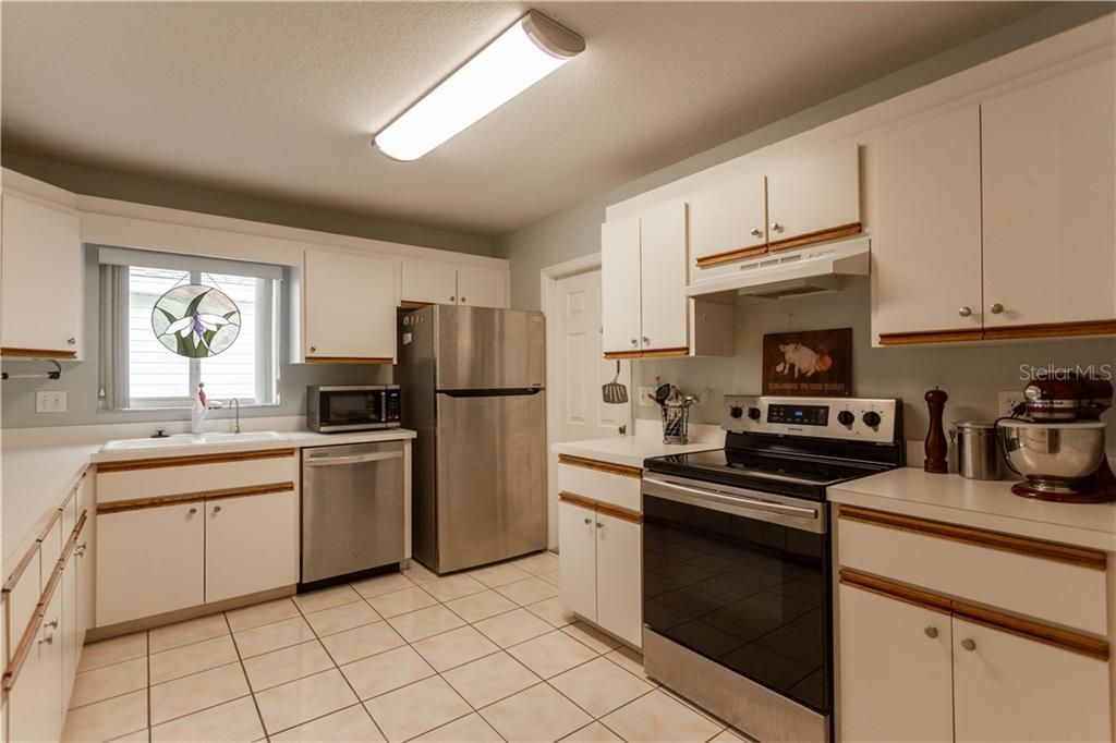 Recently Sold: $173,000 (2 beds, 2 baths, 1391 Square Feet)