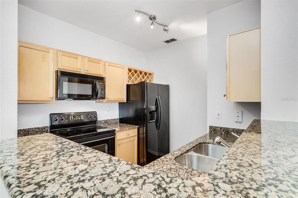 Recently Sold: $249,900 (2 beds, 2 baths, 968 Square Feet)