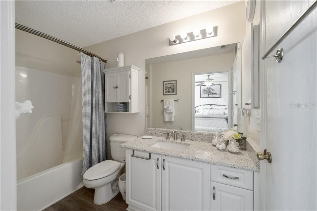 Recently Sold: $192,000 (2 beds, 1 baths, 1034 Square Feet)