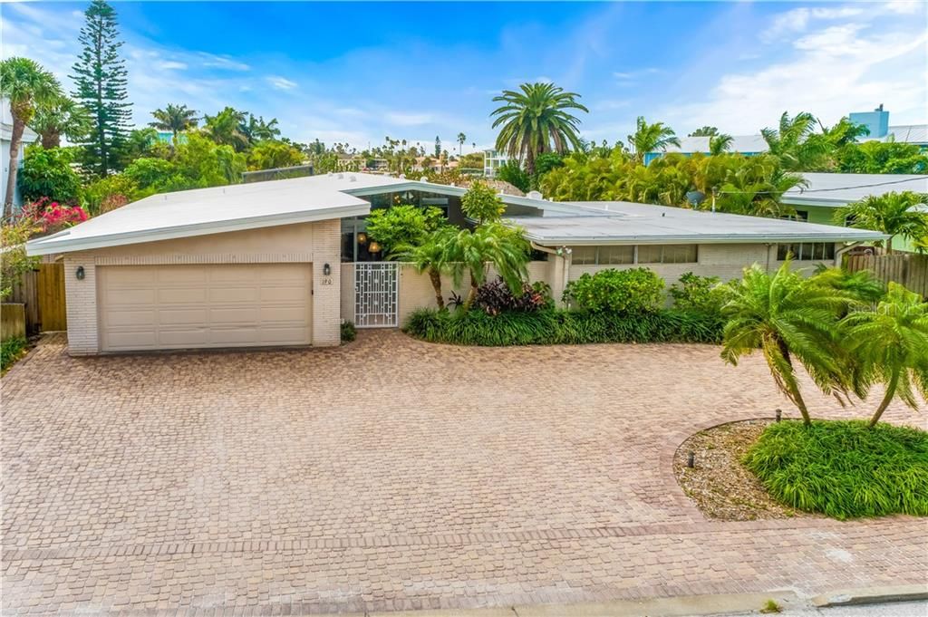 Recently Sold: $1,295,000 (5 beds, 5 baths, 2815 Square Feet)