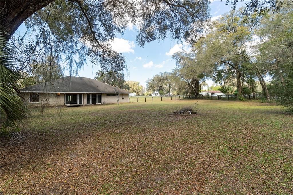 Recently Sold: $349,900 (4 beds, 3 baths, 2452 Square Feet)