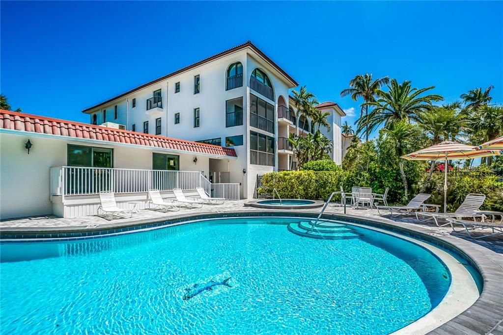 Recently Sold: $2,675,000 (3 beds, 2 baths, 2033 Square Feet)