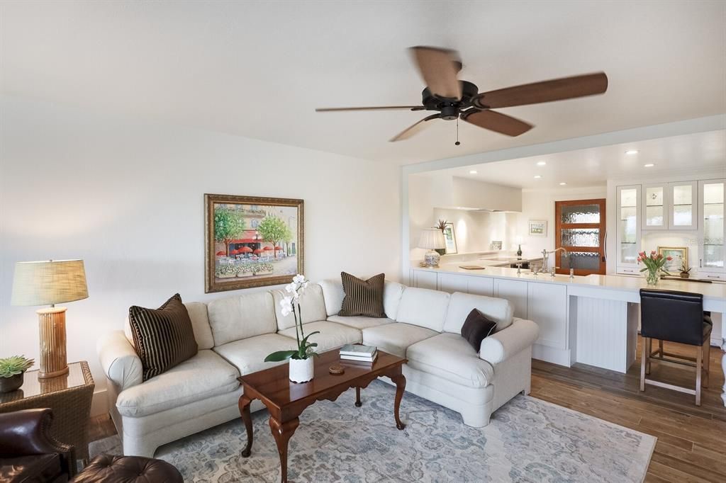 Recently Sold: $2,675,000 (3 beds, 2 baths, 2033 Square Feet)