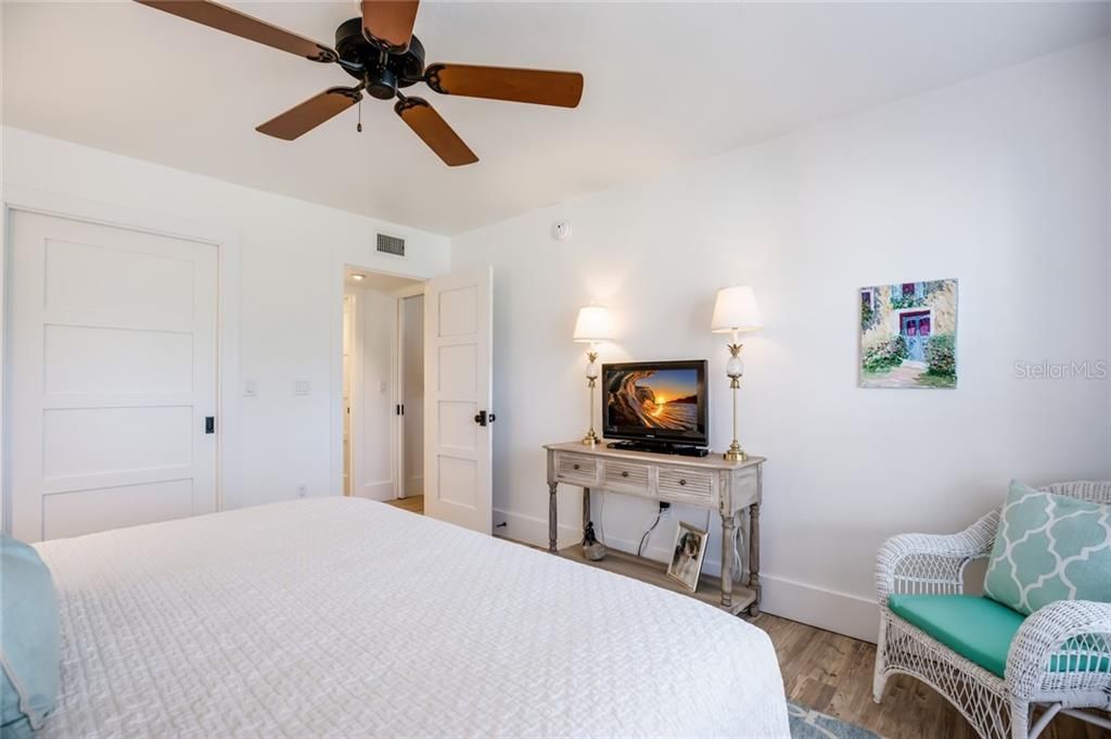 Recently Sold: $2,675,000 (3 beds, 2 baths, 2033 Square Feet)