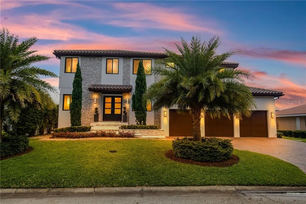 Recently Sold: $3,190,000 (5 beds, 5 baths, 4747 Square Feet)