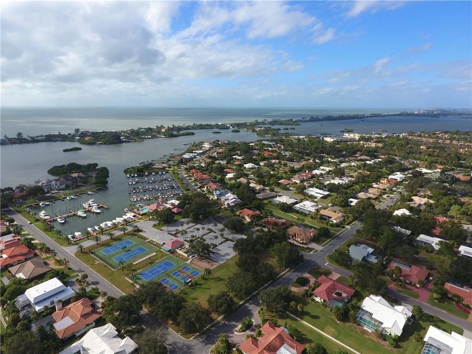 Recently Sold: $1,000,000 (3 beds, 2 baths, 3242 Square Feet)