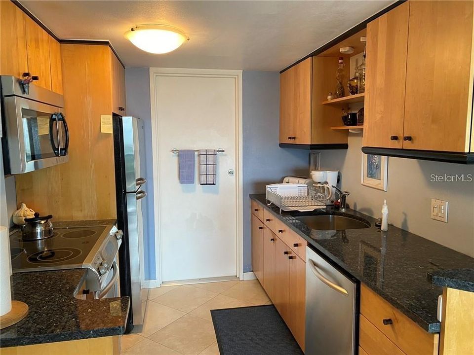 Recently Rented: $1,950 (2 beds, 1 baths, 1090 Square Feet)