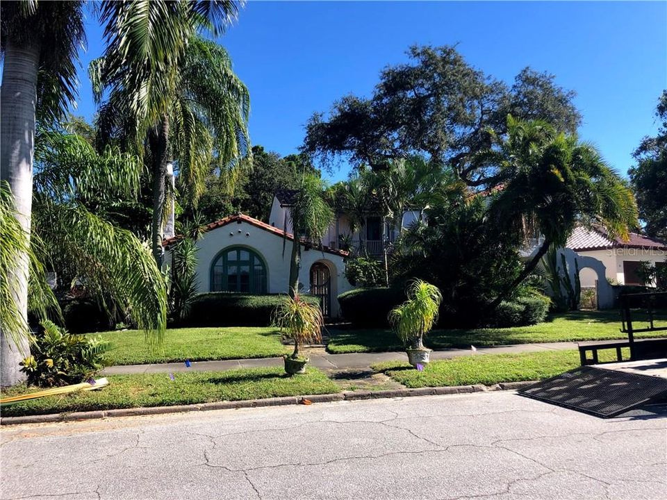 Recently Sold: $1,300,000 (3 beds, 2 baths, 2285 Square Feet)