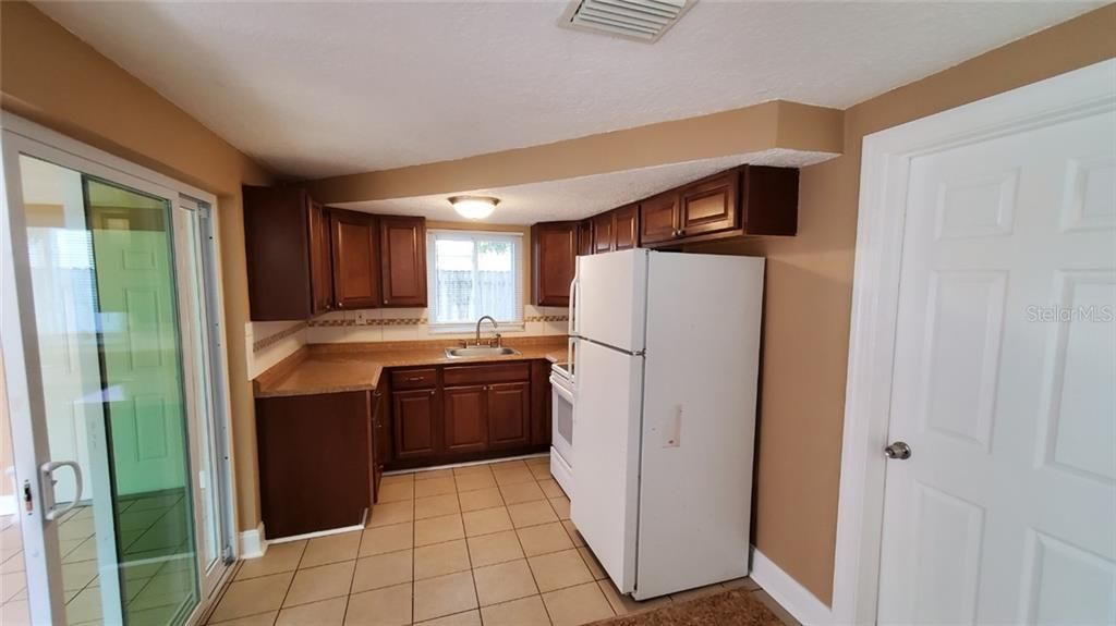 Recently Rented: $1,125 (2 beds, 1 baths, 846 Square Feet)