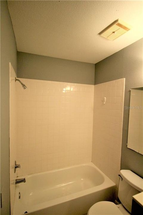 2nd Bathroom Shower/Tub