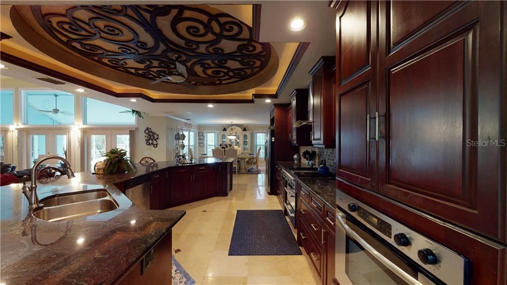 Grand kitchen that any chef would be proud of.  Stainless steel natural gas Thermador cooktop, double warming drawers, and Bosch convection oven.