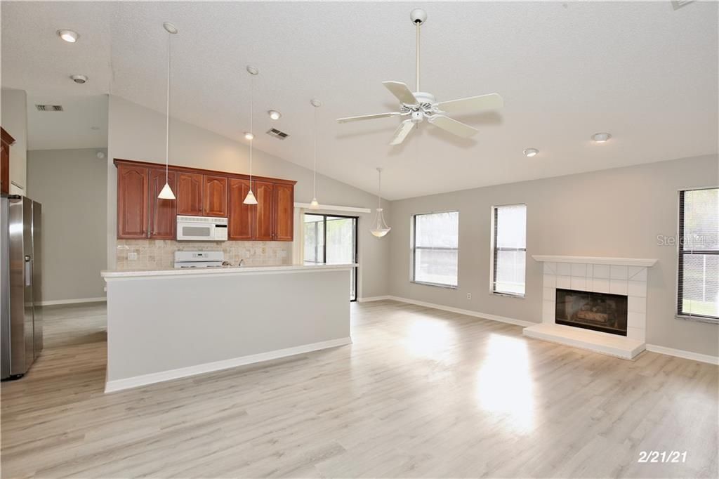 Recently Rented: $1,825 (3 beds, 2 baths, 1798 Square Feet)