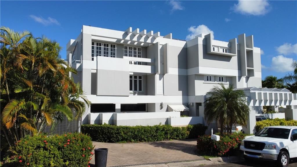 Vendido Recientemente: $1,250,000 (7 camas, 4 baños, 5987 Pies cuadrados)