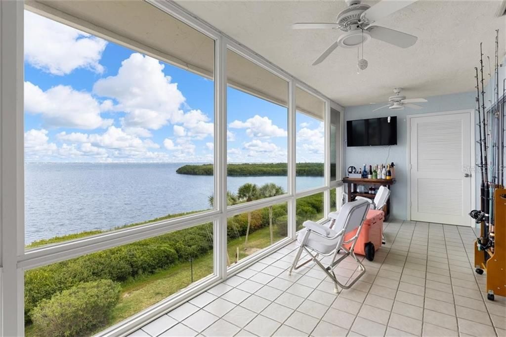 Vendido Recientemente: $549,900 (2 camas, 2 baños, 1325 Pies cuadrados)