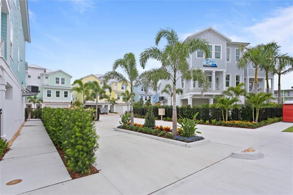 Recently Sold: $950,000 (3 beds, 3 baths, 2364 Square Feet)