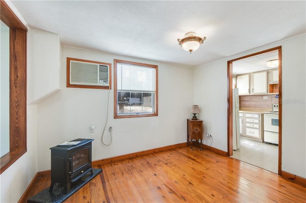 Recently Sold: $124,900 (1 beds, 1 baths, 648 Square Feet)