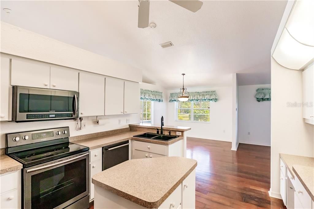 Recently Sold: $899,000 (4 beds, 2 baths, 3583 Square Feet)