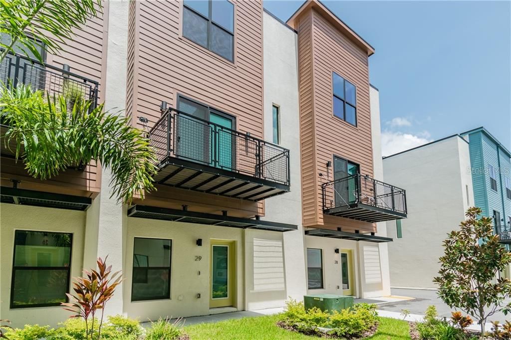 Recently Sold: $435,000 (2 beds, 2 baths, 1784 Square Feet)