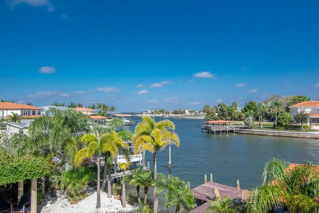 Recently Sold: $3,795,000 (4 beds, 5 baths, 5095 Square Feet)