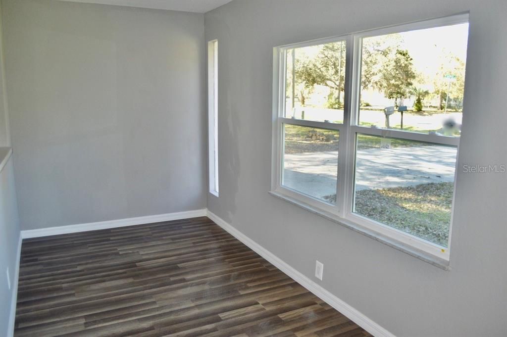 Bonus Room--Would make a great office!