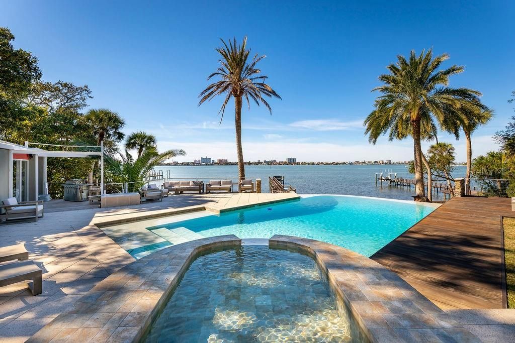 Recently Sold: $4,650,000 (5 beds, 5 baths, 4346 Square Feet)