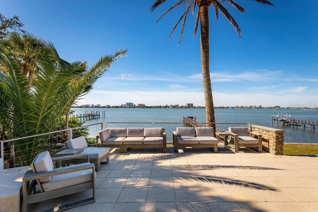 Recently Sold: $4,650,000 (5 beds, 5 baths, 4346 Square Feet)