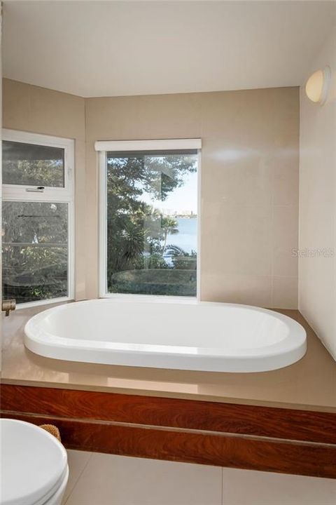 Недавно продано: $4,650,000 (5 спален, 5 ванн, 4346 Квадратных фут)