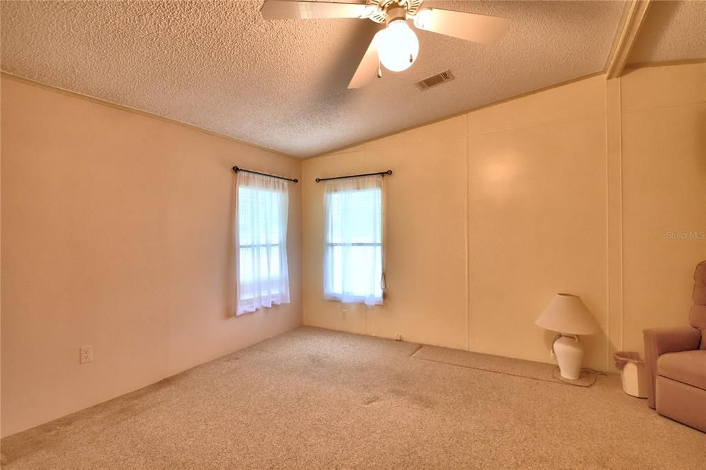 Recently Sold: $99,900 (2 beds, 2 baths, 1381 Square Feet)