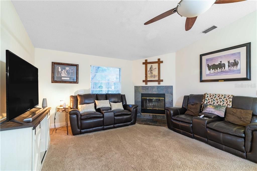Recently Sold: $299,000 (2 beds, 2 baths, 1032 Square Feet)