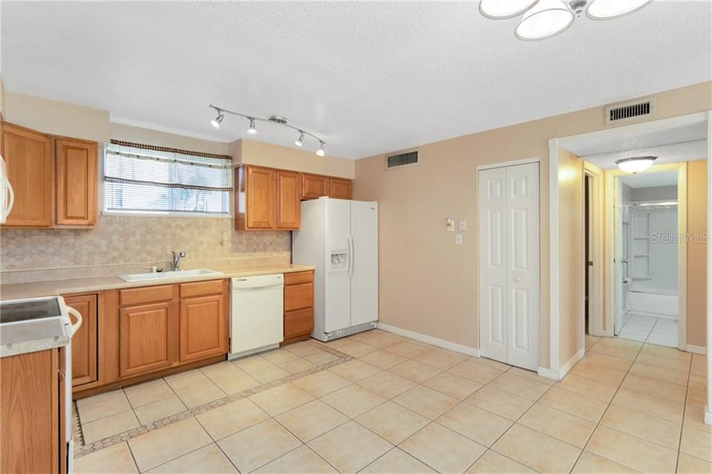 Recently Sold: $135,000 (2 beds, 2 baths, 973 Square Feet)