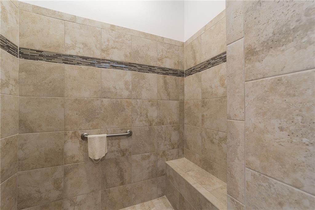 最近售出: $475,000 (4 贝兹, 2 浴室, 2566 平方英尺)