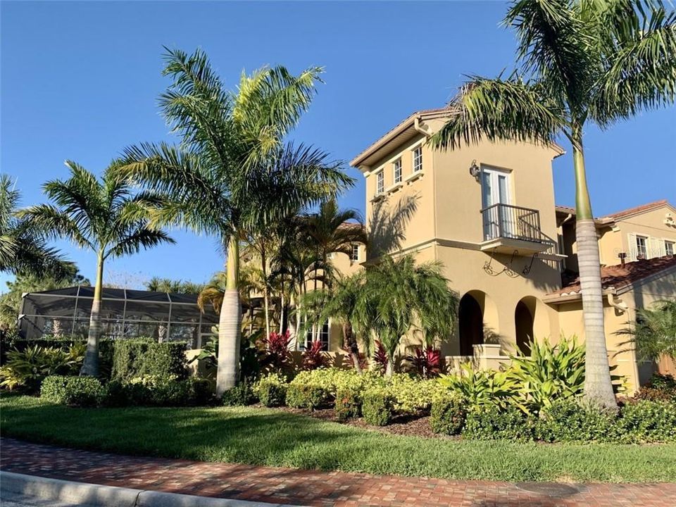 Recently Sold: $850,000 (4 beds, 4 baths, 3240 Square Feet)